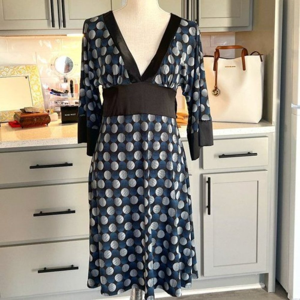 Blu Heaven Modern Dot Print Front or Back Ties Flare Sleeve Size Medium